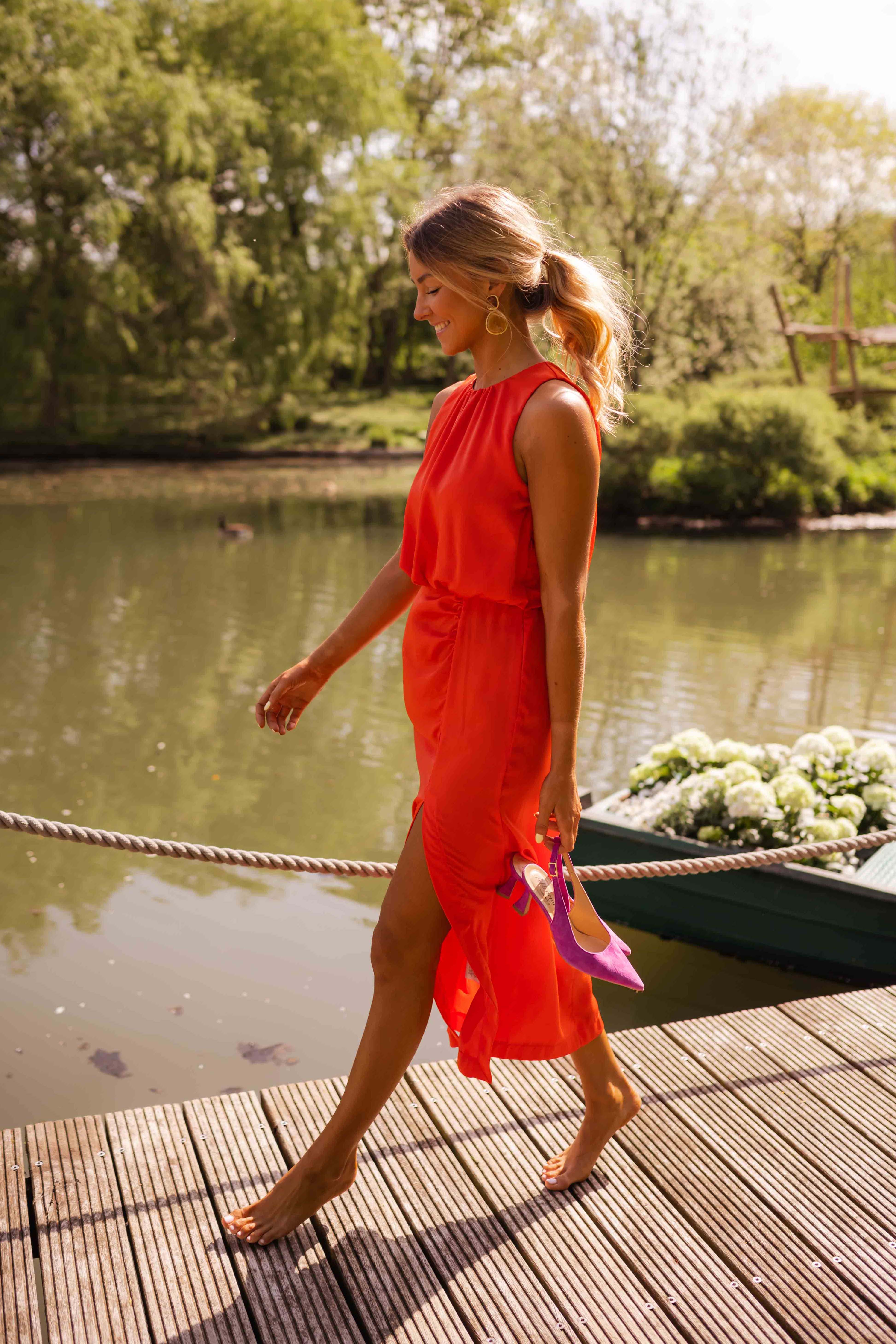 ILANA - ELEGANT SLIM-FIT MIDIDRESS