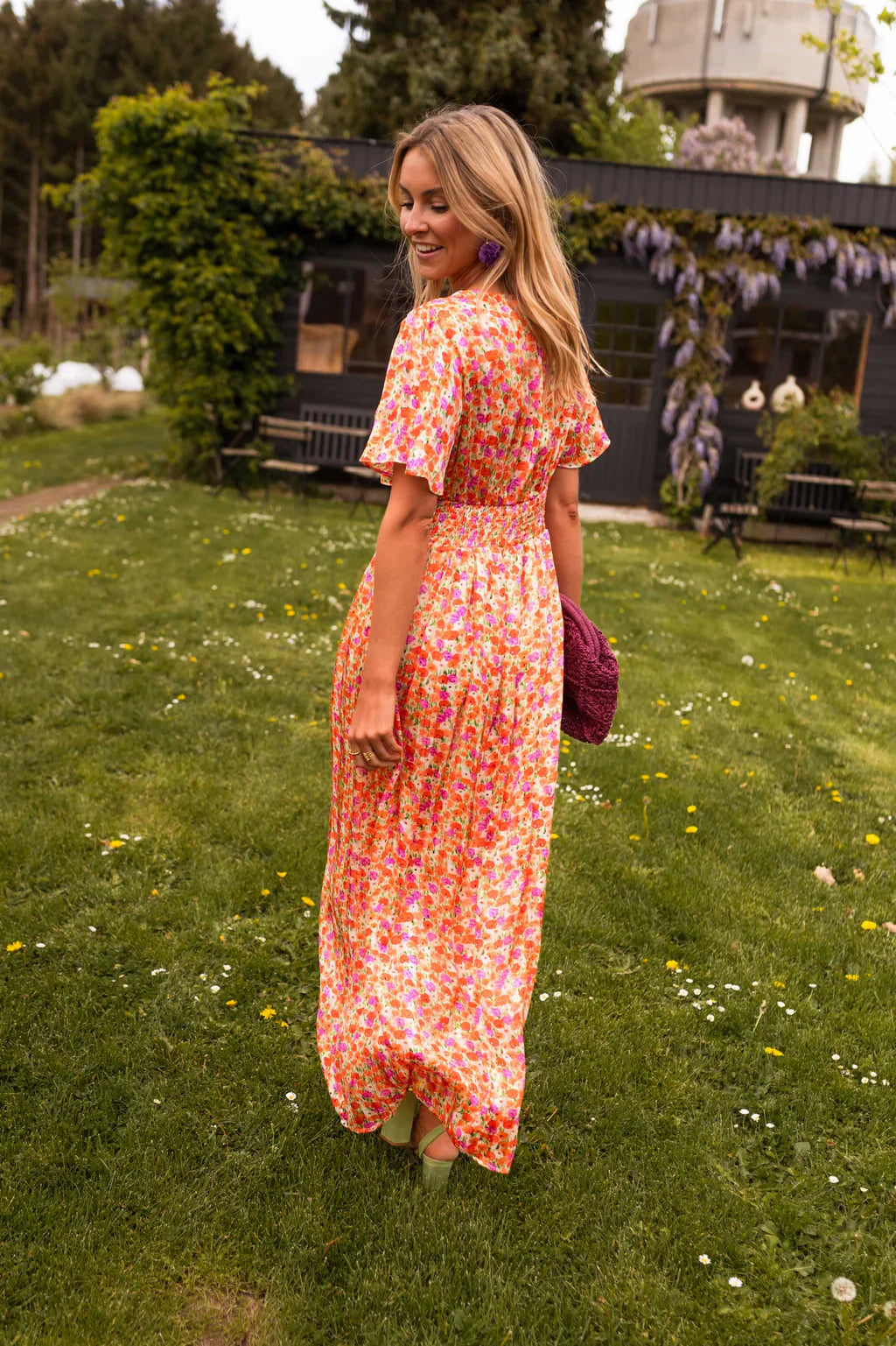 LINA – FEMININE FLORAL-FIT DRESS