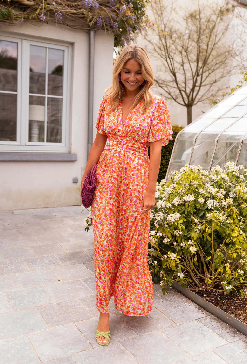 LINA – FEMININE FLORAL-FIT DRESS