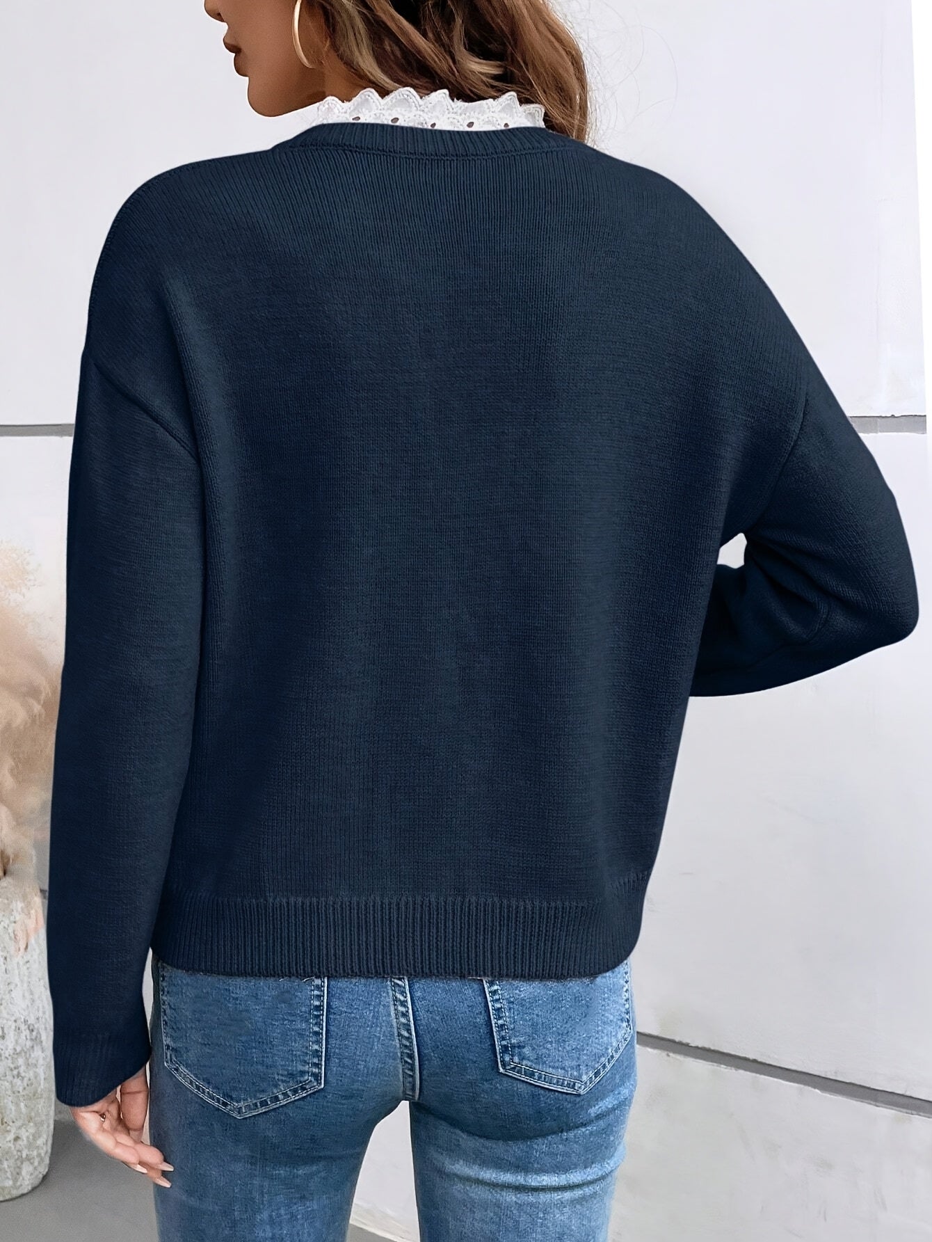 MAELIS | ELEGANT KNIT SWEATER WITH LACE DETAILING