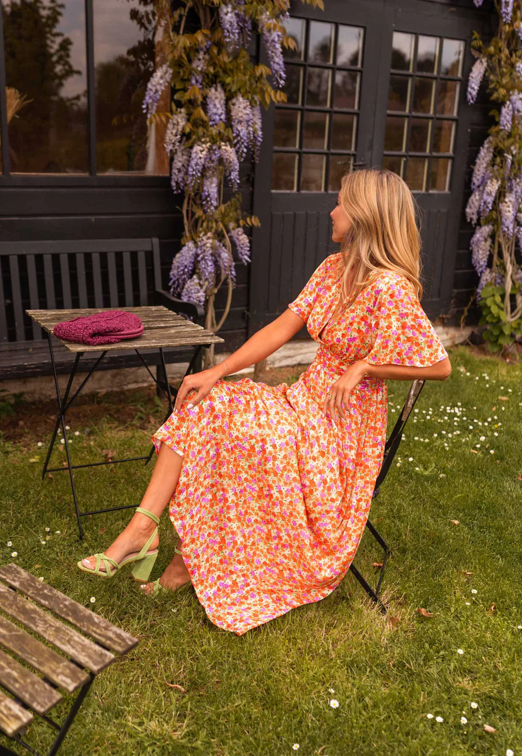 LINA – FEMININE FLORAL-FIT DRESS