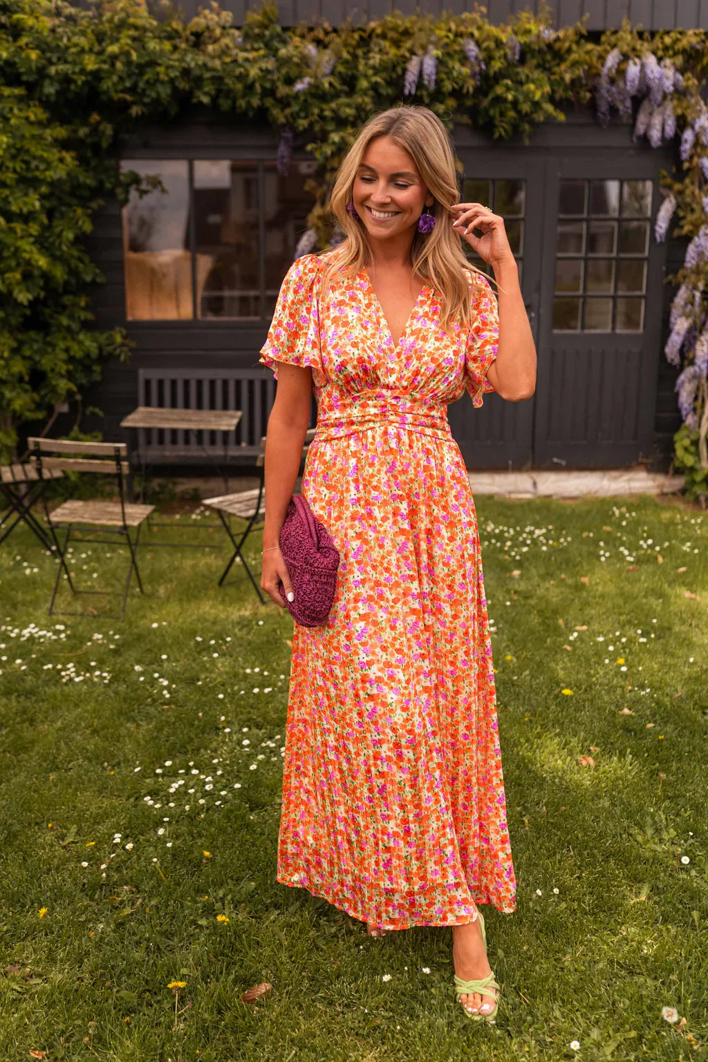 LINA – FEMININE FLORAL-FIT DRESS